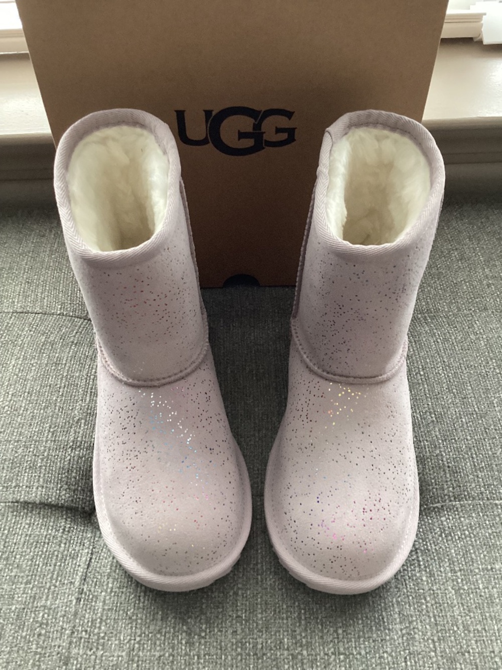 UGG® Kids Classic II Shimmer Sky Booties, size 1 Youth